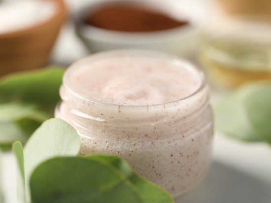 Peeling enzymatyczny do oczyszczania twarzy