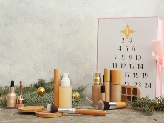 Kalendarz adwentowy z kosmetykami do twarzy